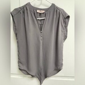 Brand philosophy,Size Small.Color gray.